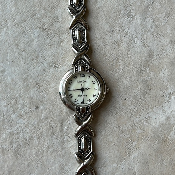 Lavoni Women’s Watch - Picture 1 of 3